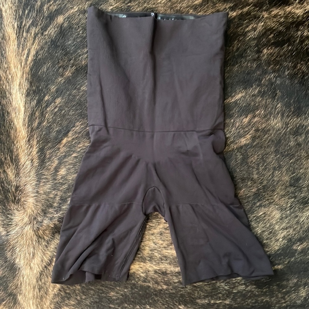 Assests by Spanx Shapewear
